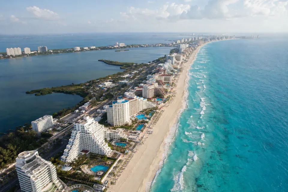 Cancun Hotel Zone between the sea and the lagoon